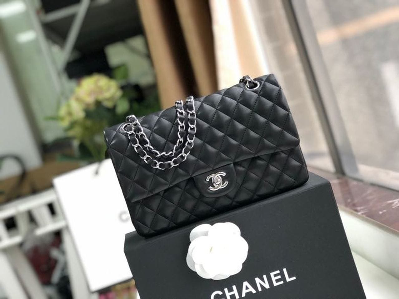 Chanel Classic Flap Bag 25cm Silver Hardware Lambskin Leather Spring/Summer Collection Black